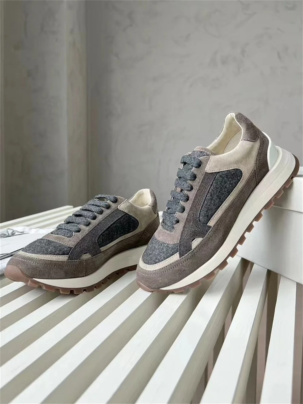 2023 New Fall Winter Italian B*C Women's Sneakers Cow Suede Stitching Bead Chain Lace-up Flat-soled Shoes Casual
2023 New Fall Winter Italian B*C Women's Sneakers Cow Suede Stitching Bead Chain Lace-up Flat-soled Shoes Casual