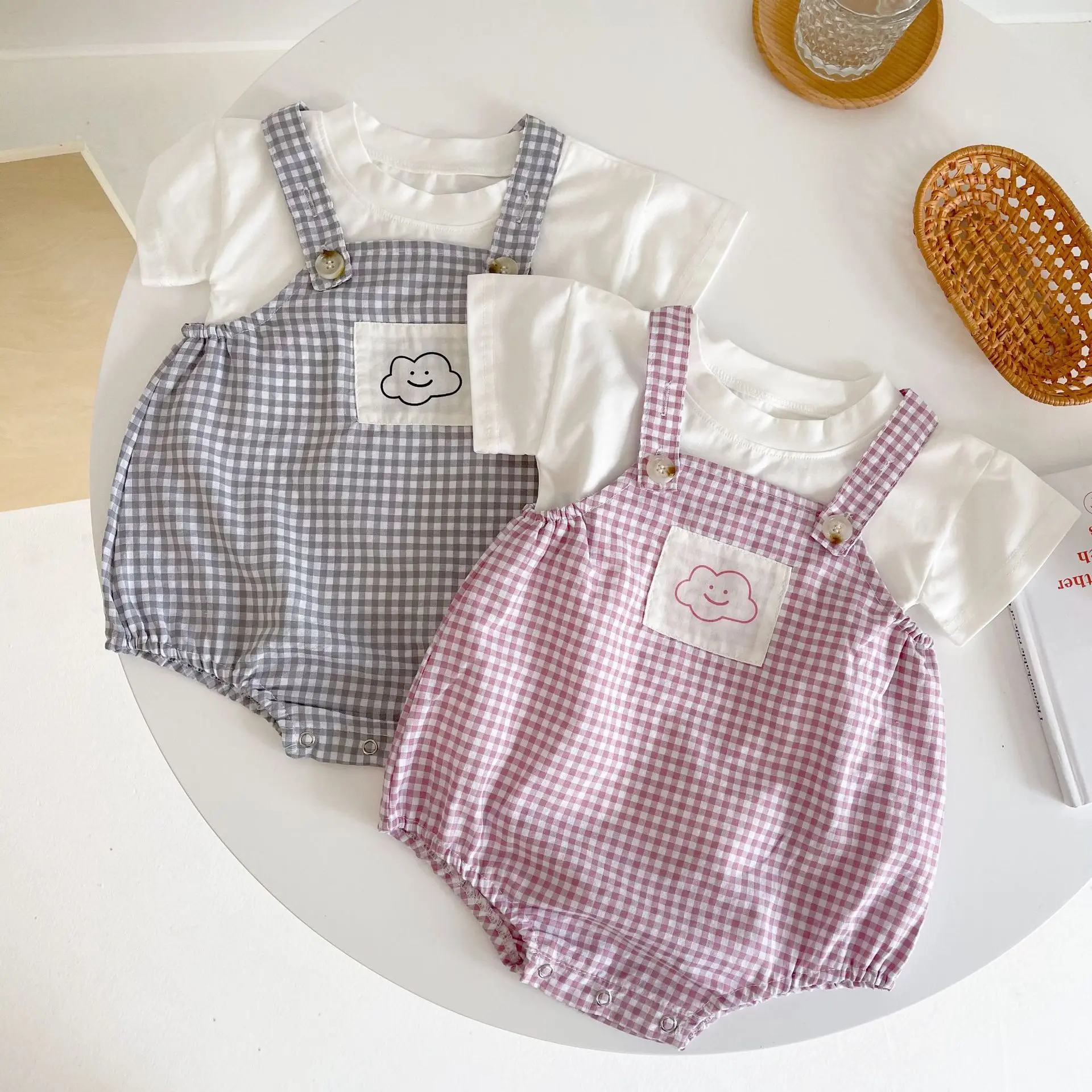 Ins Summer 2023 Korean Baby Girls 2PCS Clothes Set Cotton Short Sleeve Tops Plaid Suspender Rompers Suit Toddler Girls Outfits
Ins Summer 2023 Korean Baby Girls 2PCS Clothes Set Cotton Short Sleeve Tops Plaid Suspender Rompers Suit Toddler Girls Outfits