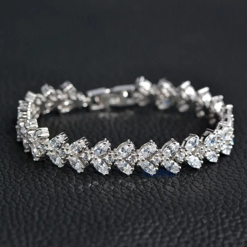 Starfield Fashionable New Bracelet Inlaid Cubic Zirconia Stone Bracelet Leaf Design women's Accessories 
Starfield Fashionable New Bracelet Inlaid Cubic Zirconia Stone Bracelet Leaf Design women's Accessories