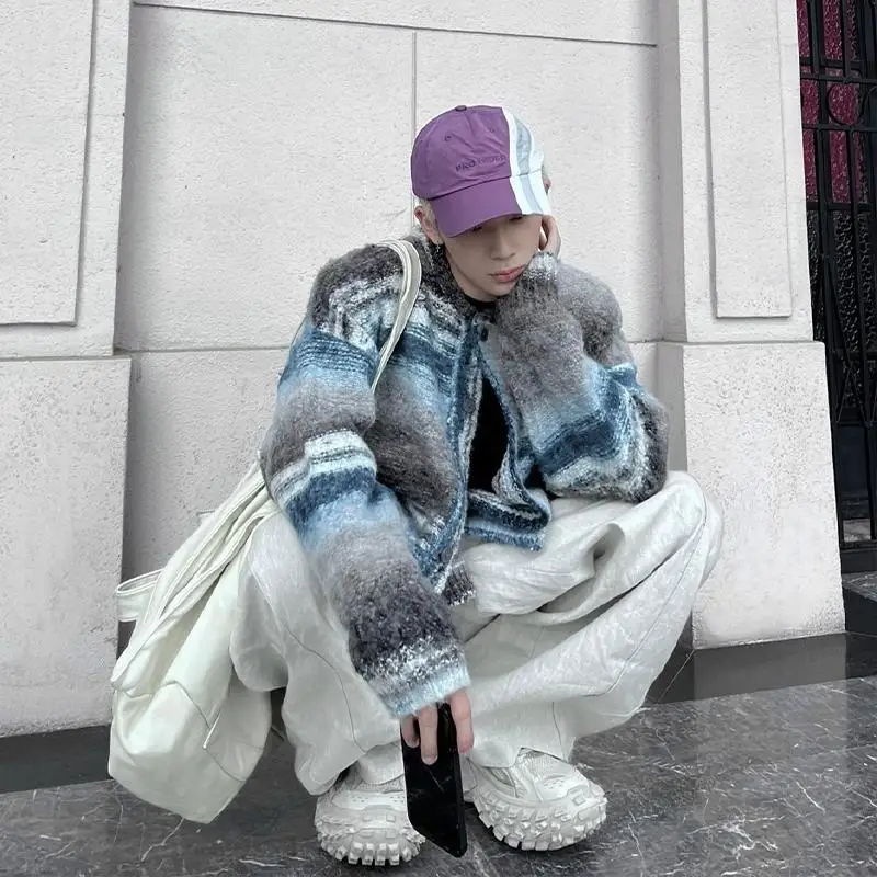 Cardigan Sweater Men Blue Halo Dyed Spring and Autumn Lazy Style American Fashion Versatile Striped Knit Jacket New Man Clothes
Cardigan Sweater Men Blue Halo Dyed Spring and Autumn Lazy Style American Fashion Versatile Striped Knit Jacket New Man Clothes