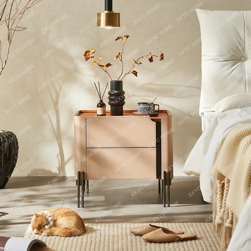 Итальянский минималистичный прикроватный столик для маленькой квартиры Высококачественный простой прикроватный шкаф
Итальянский минималистичный прикроватный столик для маленькой квартиры Высококачественный простой прикроватный шкаф