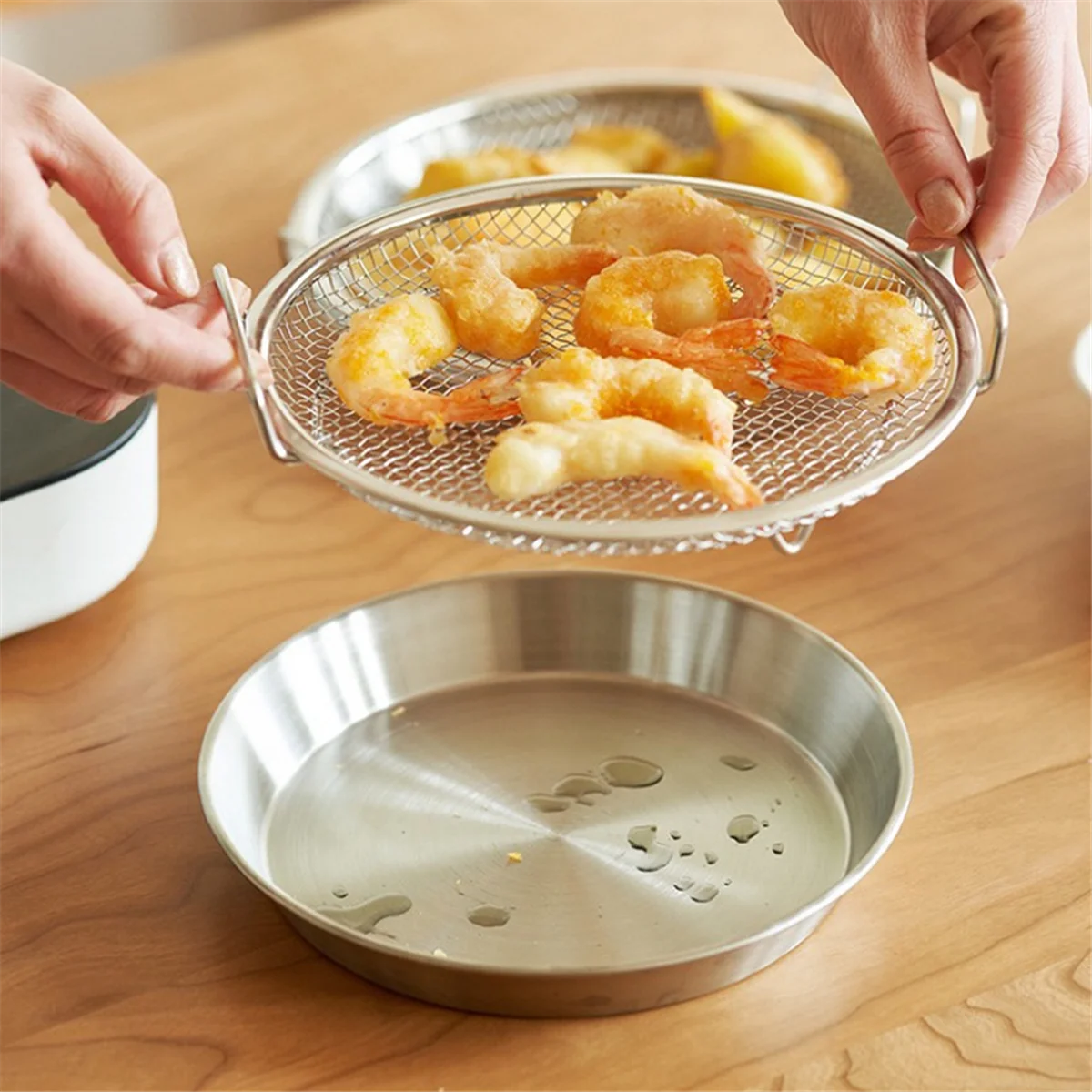 Kitchen Oil Strainer Pan Stainless Steel Frying Oil Strainer Pan Fine Mesh Strainer Basket for Frying BBQ French Fries
Kitchen Oil Strainer Pan Stainless Steel Frying Oil Strainer Pan Fine Mesh Strainer Basket for Frying BBQ French Fries