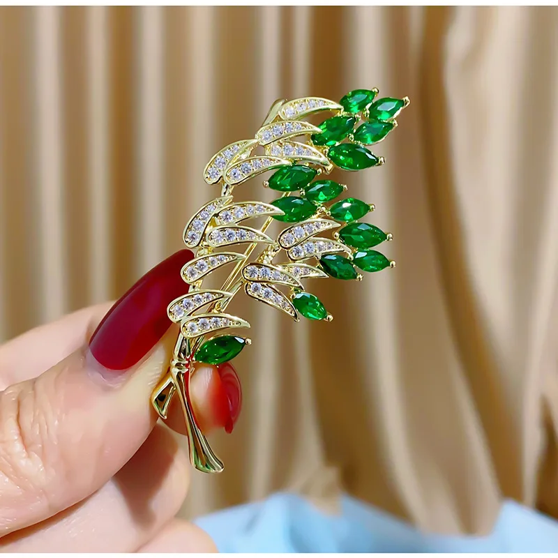 

Shining Green Cubic Zirconia Leaves Flowers Brooches Pins Luxury Brand Design Wedding Corsage Bouttoniere Pin