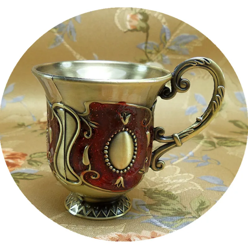 R-19 tin metal handle wine glass with antique bronze and red glaze capacity of 65ml European style
R-19 tin metal handle wine glass with antique bronze and red glaze capacity of 65ml European style