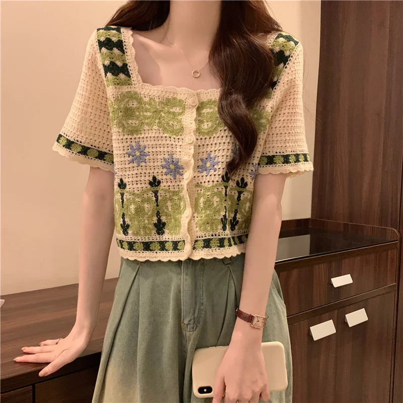 

French retro design feeling niche square neck hollowed out crochet knit shirt for women's summer sweet and age reducing short to