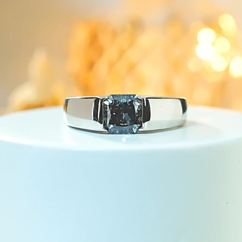 

Light Luxury Square Ice Cut 925 Silver Ring, Set with High Carbon Diamonds, and Elegantly Designed Niche for Women