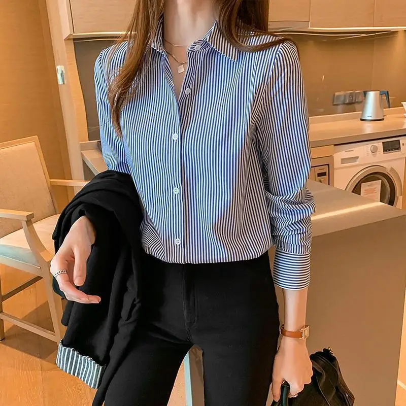 Women's Spring and Autumn New Fashion Elegant V-neck Long Sleeved Shirt Casual Versatile Western Comfortable Commuter Youth Top
Women's Spring and Autumn New Fashion Elegant V-neck Long Sleeved Shirt Casual Versatile Western Comfortable Commuter Youth Top