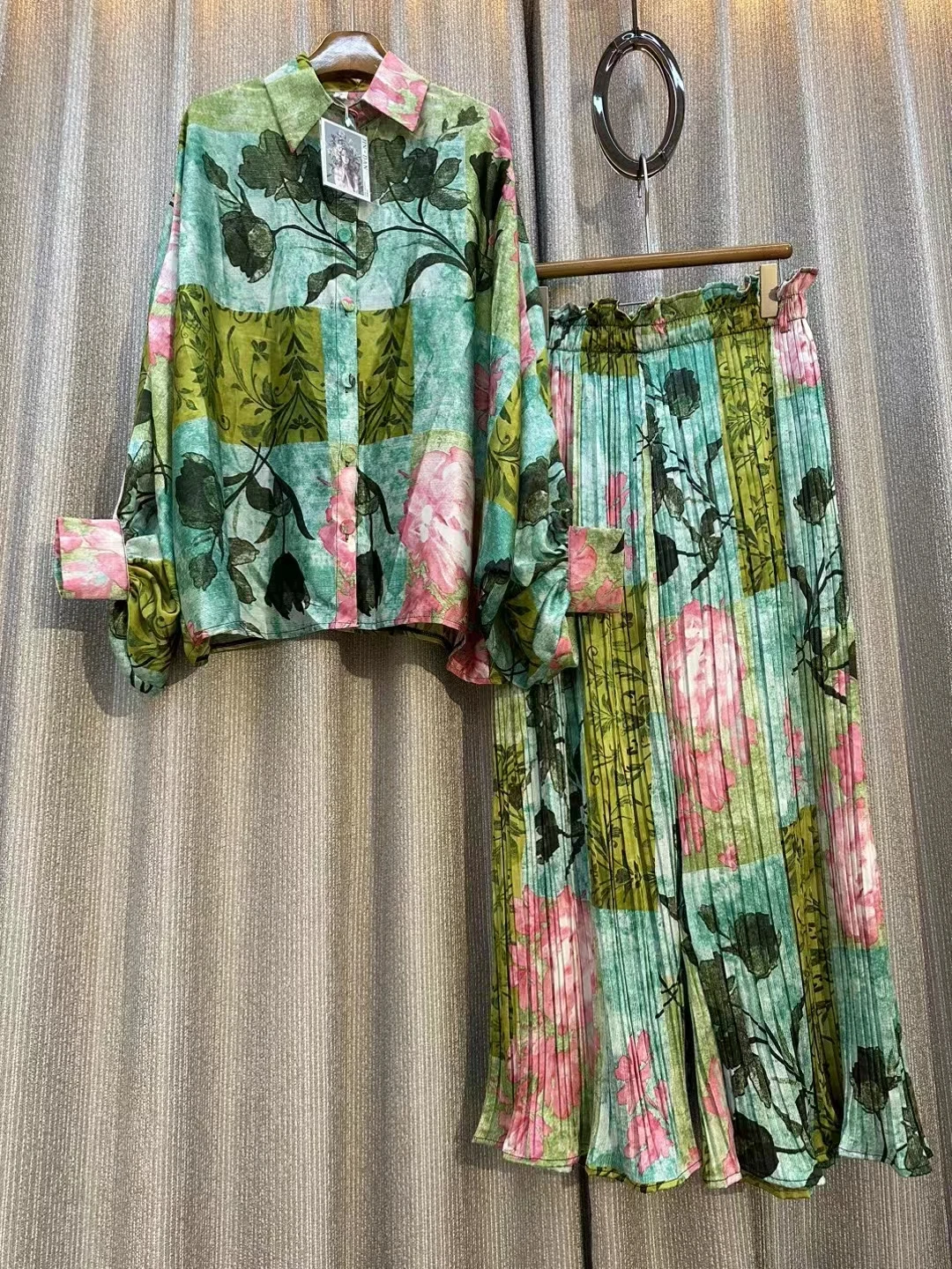 New Fashion Print Pajama Sets For Women Two-piece Set Loose Lantern Sleeves Shirt High Waist Pleated Wide Leg Pants Elegant Suit
New Fashion Print Pajama Sets For Women Two-piece Set Loose Lantern Sleeves Shirt High Waist Pleated Wide Leg Pants Elegant Suit