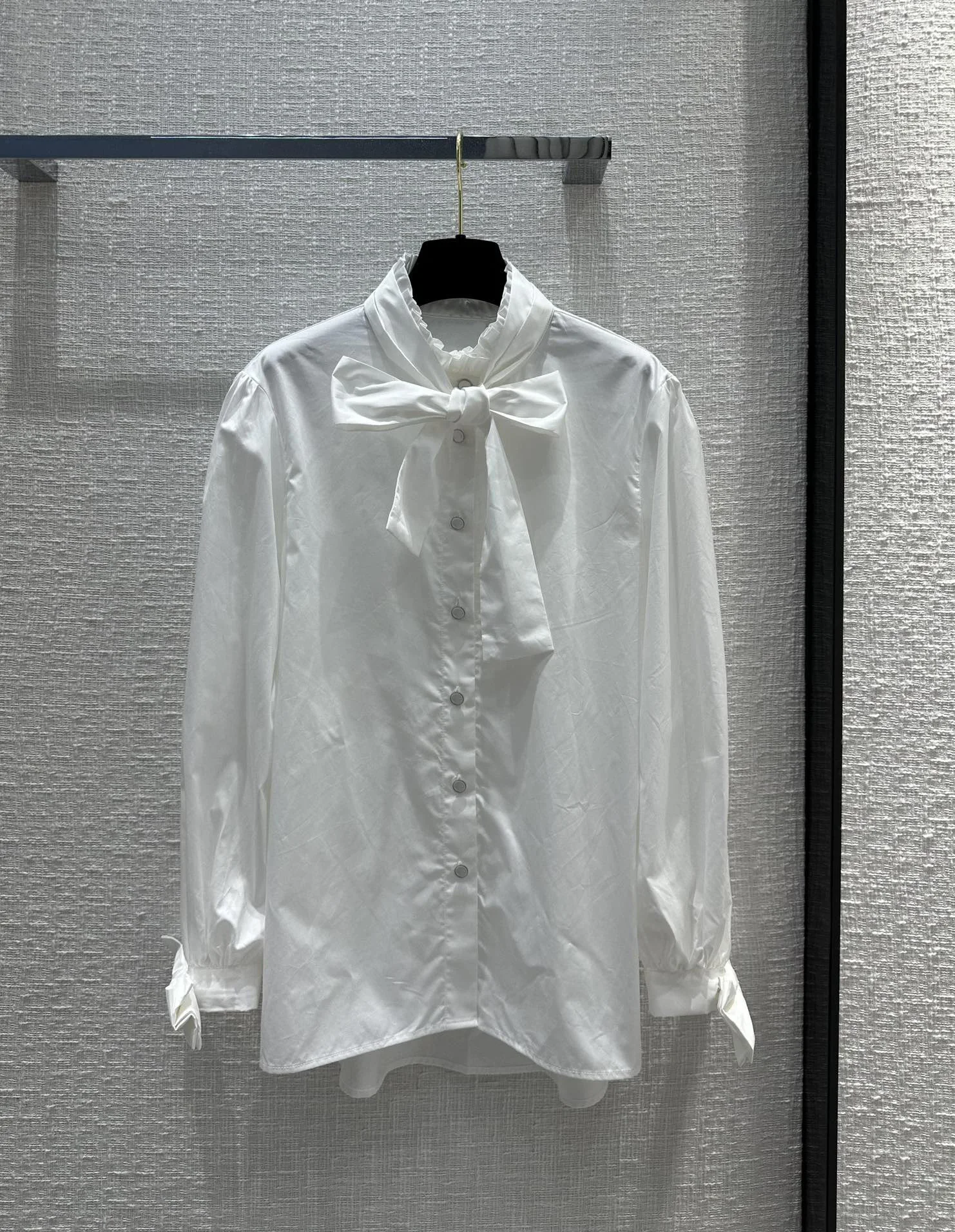 2023 autumn women's new hot Shirt Standing collar design High quality Fashion temperament Slim thin leisure versatile
2023 autumn women's new hot Shirt Standing collar design High quality Fashion temperament Slim thin leisure versatile