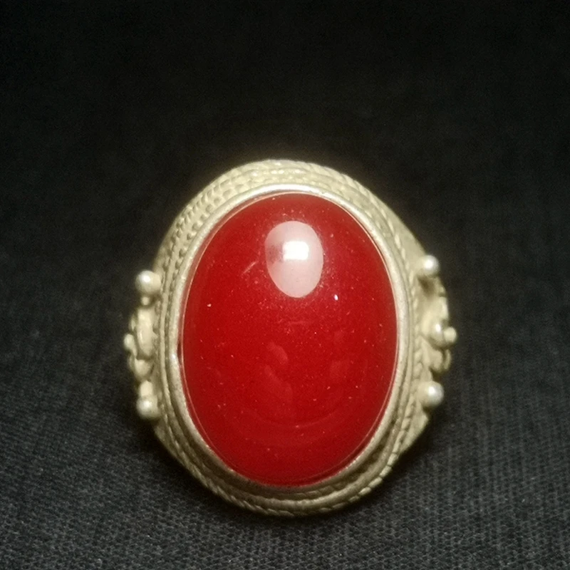 Collection Old Chinese Tibet Silver Carving Flower Inlay Red Jade Ring Decoration Gift
Collection Old Chinese Tibet Silver Carving Flower Inlay Red Jade Ring Decoration Gift