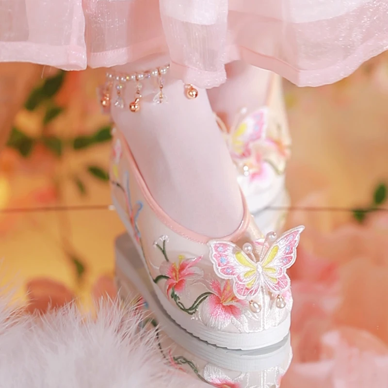 

Chinese Vintage Sweet Style Gentle Girls Shoes Cosplay Embroidery Flower Butterfly Pearls Flat Bottom Hanfu Cute Shoes