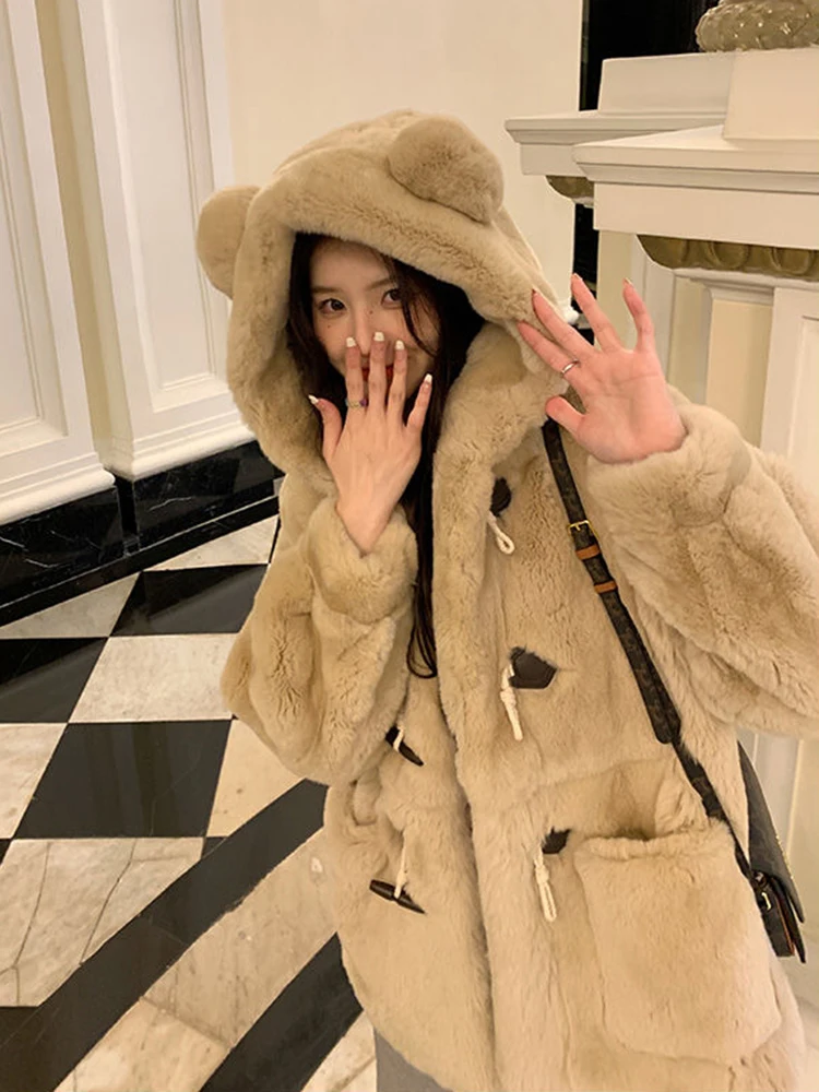 2023 Winter New Hooded Horn Button Fur Jacket Overcoat Female Winter Women Streetwears Mink Fur Casual Jacket Faux Fur Coats
2023 Winter New Hooded Horn Button Fur Jacket Overcoat Female Winter Women Streetwears Mink Fur Casual Jacket Faux Fur Coats