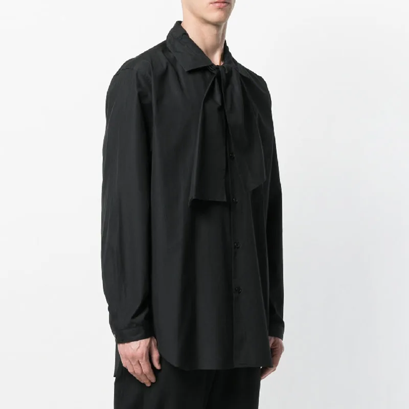 The new men's long-sleeved stand-up collar shirt in spring is designed with irregular and asymmetrical design.
The new men's long-sleeved stand-up collar shirt in spring is designed with irregular and asymmetrical design.