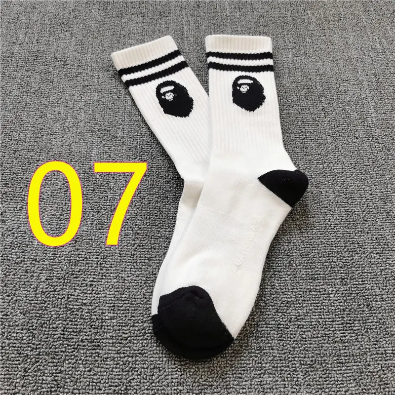 Calcetines de tubo medio bordados, de algodón grueso, para monopatín, baloncesto, deportes, venta al por mayor Calcetines de tubo medio bordados, de algodón grueso, para monopatín, baloncesto, deportes, venta al por mayor