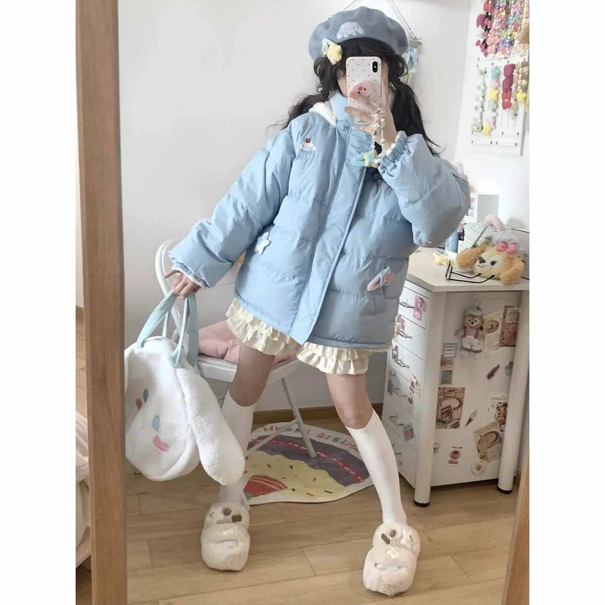 Kawaii Cinnamorol Sanrio мягкая двухсторонняя Толстая куртка на белом утином пуху для девушек пальто для студенток
Kawaii Cinnamorol Sanrio мягкая двухсторонняя Толстая куртка на белом утином пуху для девушек пальто для студенток