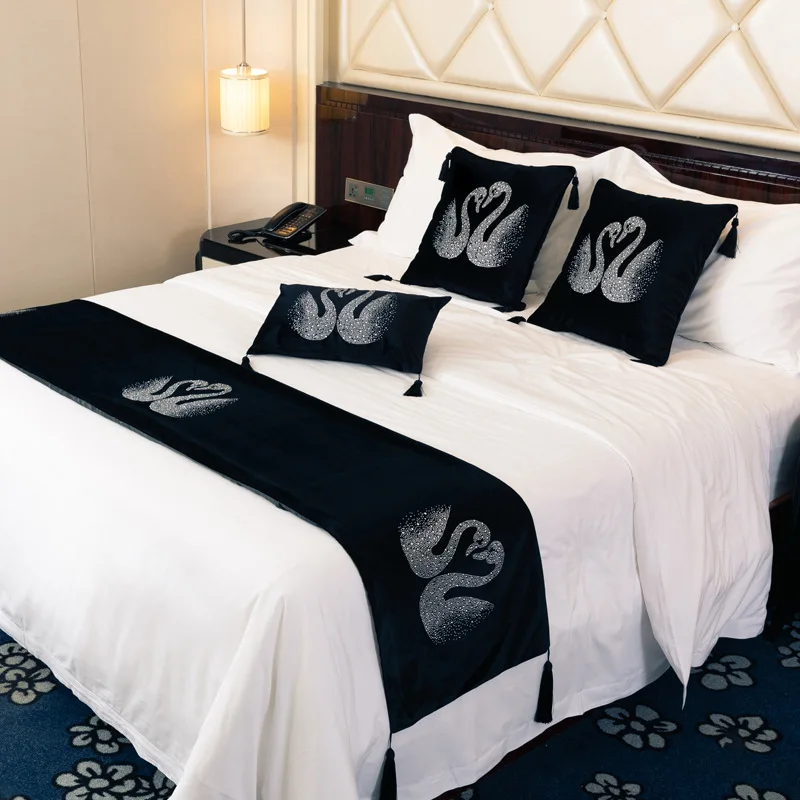 European Classics Velvet Bed Runners Luxury Red Ironing Diamonds Swan Bedding Flag Pillow Case Home Hotel Wedding Decorations
European Classics Velvet Bed Runners Luxury Red Ironing Diamonds Swan Bedding Flag Pillow Case Home Hotel Wedding Decorations