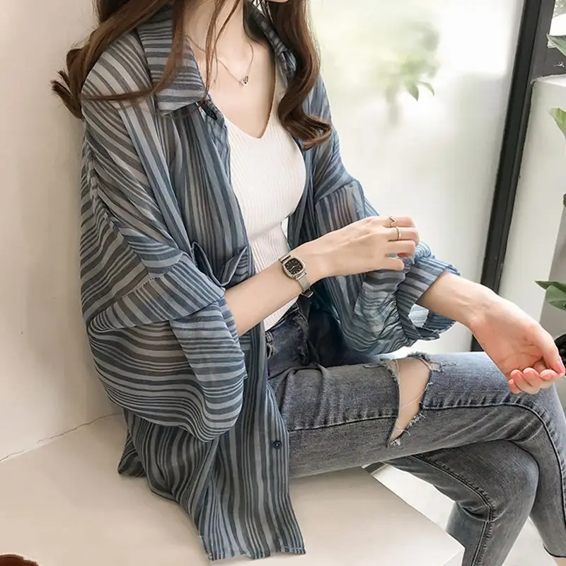 Summer Sunscreen Shirt Elegant Perspective Thin Chiffon Blouse Korean 2024 See Through Loose Top Casual Women's Cardigan R41
Summer Sunscreen Shirt Elegant Perspective Thin Chiffon Blouse Korean 2024 See Through Loose Top Casual Women's Cardigan R41