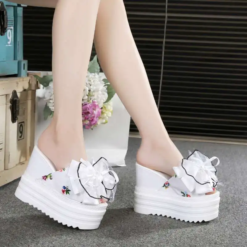 

Slippers Women's Summer White New All-match High Heels 13cm Thick Bottom Platform Flower Word Wedge Heel Sandals Outside Casual