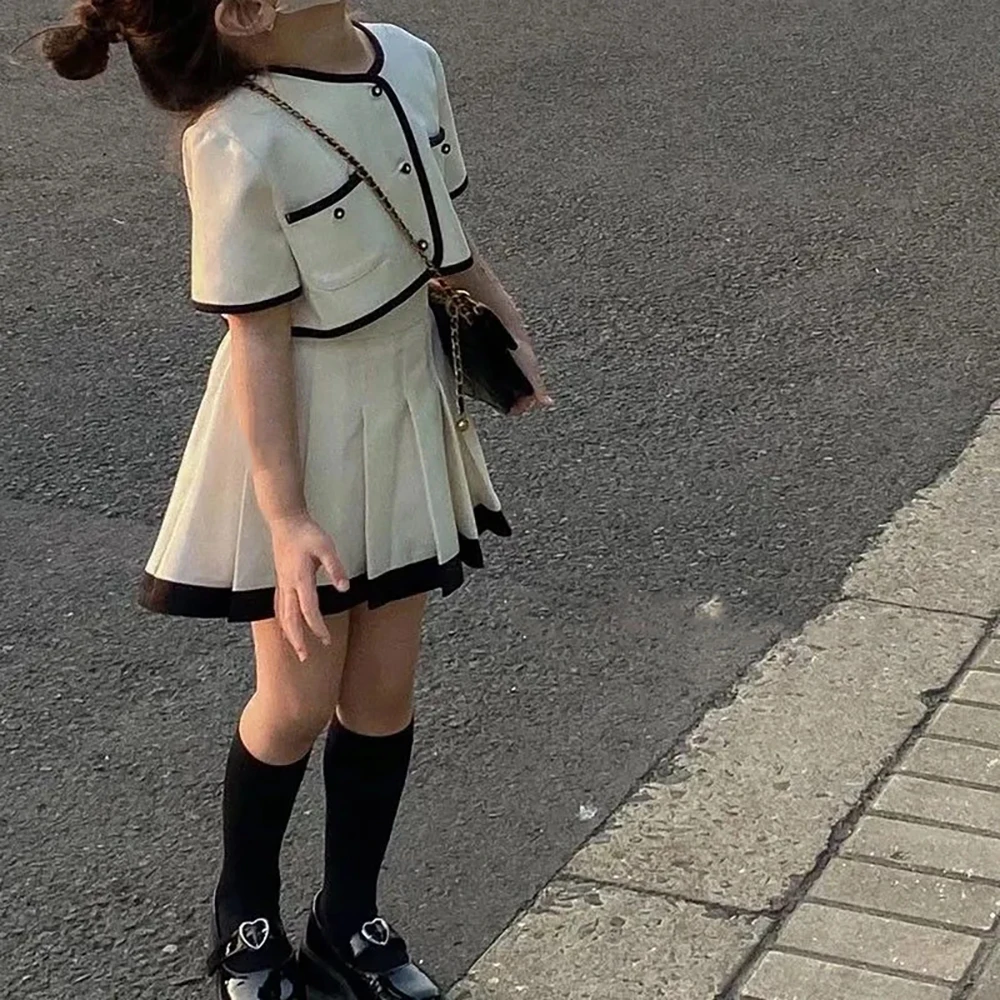 New Kids Clothes Girls Suit Girls Sets Korean Summer Girls Outfits College Style Short Sleeve Top Pleated Skirt 2pcs Kids Suit
New Kids Clothes Girls Suit Girls Sets Korean Summer Girls Outfits College Style Short Sleeve Top Pleated Skirt 2pcs Kids Suit