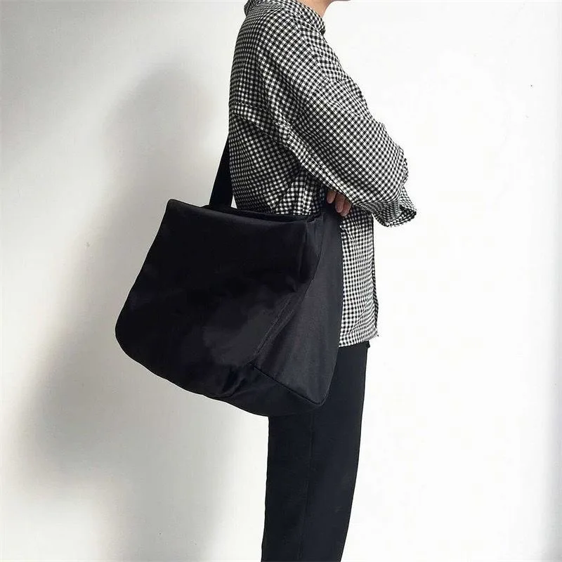 2023 Large Capacity Shoulder Bag Messenger Bag Crossbody Bag Student Bag Unisex High Quality Nylon Travel Outdoor Fitness Bag
2023 Large Capacity Shoulder Bag Messenger Bag Crossbody Bag Student Bag Unisex High Quality Nylon Travel Outdoor Fitness Bag
