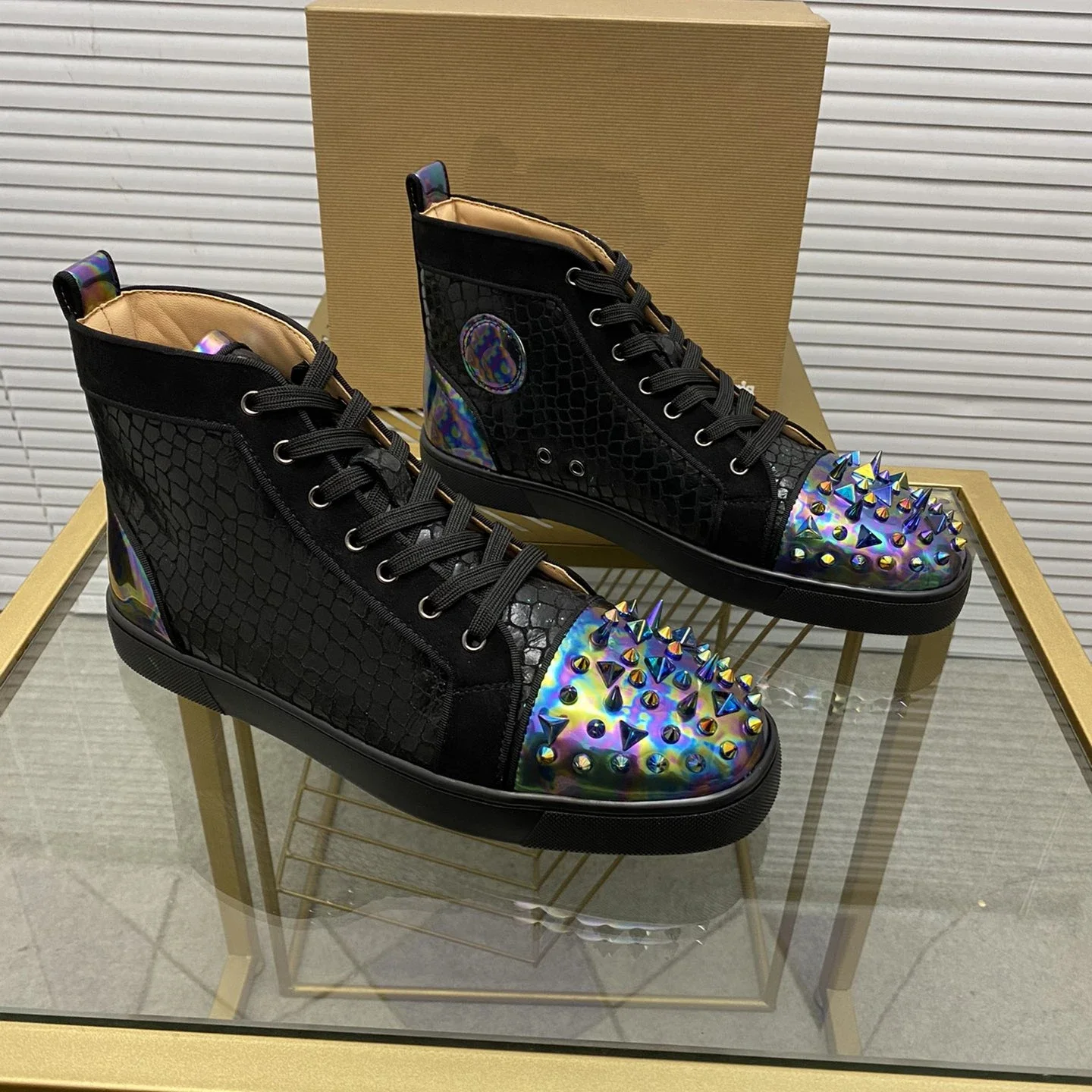 LUXURYDITA Дизайнерские мужские повседневные кроссовки из натуральной кожи с красной подошвой роскошные женские теннисные туфли 35-48 модные Лоферы унисекс MD155
LUXURYDITA Дизайнерские мужские повседневные кроссовки из натуральной кожи с красной подошвой роскошные женские теннисные туфли 35-48 модные Лоферы унисекс MD155