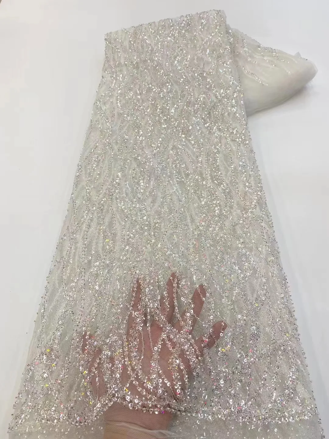 Роскошная африканская кружевная ткань с блестками и бисером 2023 высококачественное кружево 5 ярдов французская кружевная ткань в нигерийском стандарте
Роскошная африканская кружевная ткань с блестками и бисером 2023 высококачественное кружево 5 ярдов французская кружевная ткань в нигерийском стандарте