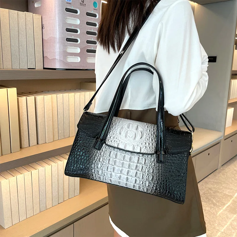 

2024 Women's Large Capacity Designer Handbag New Fashion Crocodile Pattern High end One Shoulder Crossbody Bag Commuter Bag