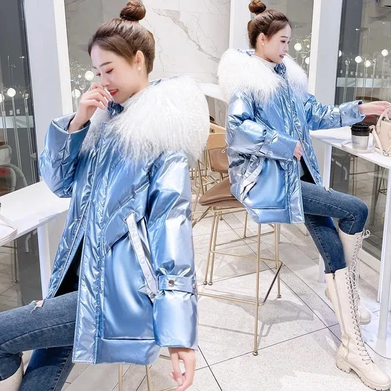 Down Cotton Jacket Women 2022 Winter New Shiny Fashion Loose Padded Coat Female Casual Fur Collar Hooded Short Thick Warm Parkas
Down Cotton Jacket Women 2022 Winter New Shiny Fashion Loose Padded Coat Female Casual Fur Collar Hooded Short Thick Warm Parkas