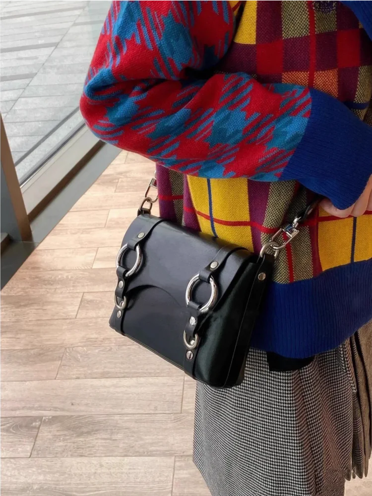 Matte Leather Flap Pocket Messenger Bag Female Shoulder Crossbody Square Bag Punk Style Vintage Crocodile Pattern Motorcycle Bag
Matte Leather Flap Pocket Messenger Bag Female Shoulder Crossbody Square Bag Punk Style Vintage Crocodile Pattern Motorcycle Bag
