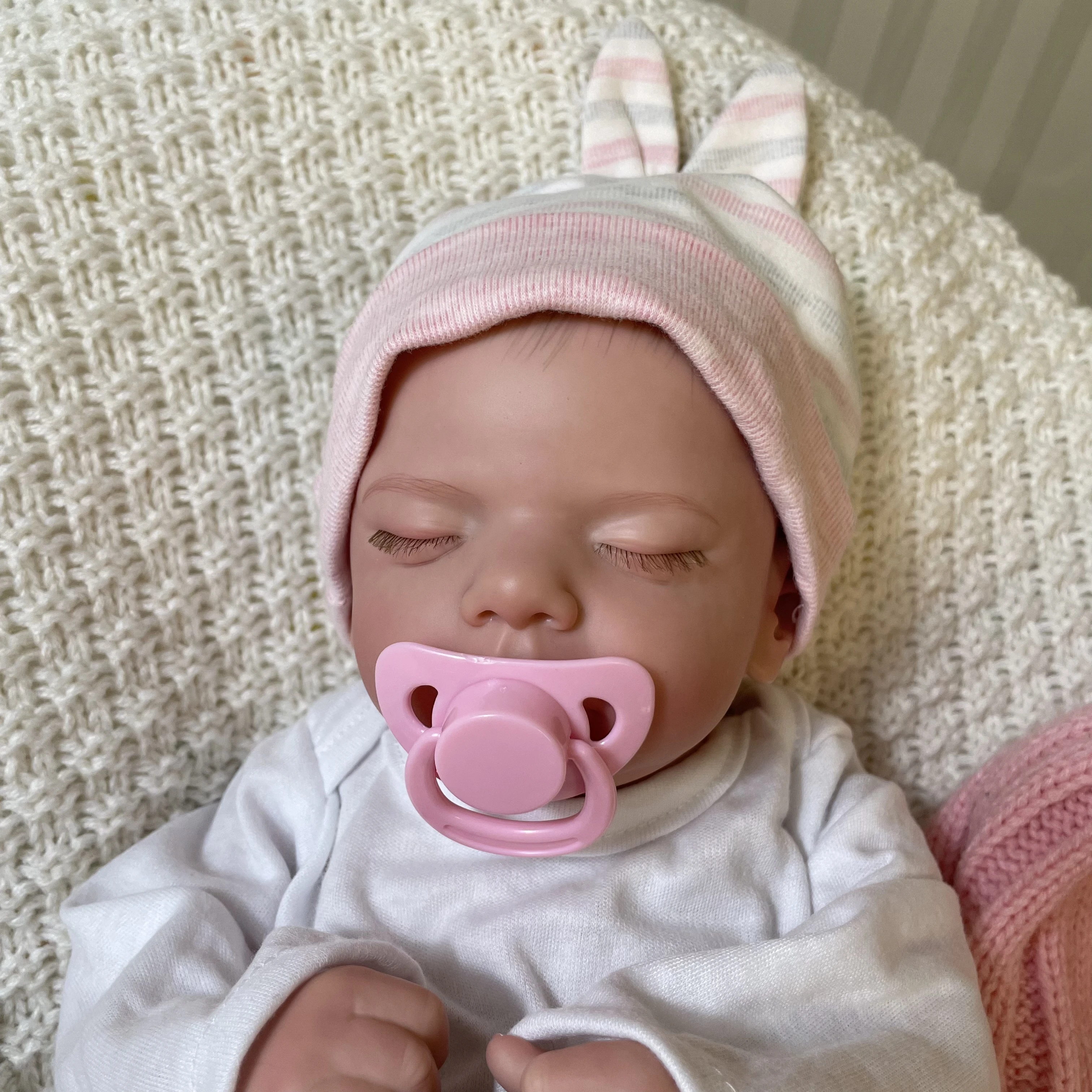 19 дюймов уже окрашенная готовая Кукла-младенец реборн Сэм спящий Новорожденный ребенок размер 3D Кожа видимые вены Коллекционная Художественная кукла
19 дюймов уже окрашенная готовая Кукла-младенец реборн Сэм спящий Новорожденный ребенок размер 3D Кожа видимые вены Коллекционная Художественная кукла