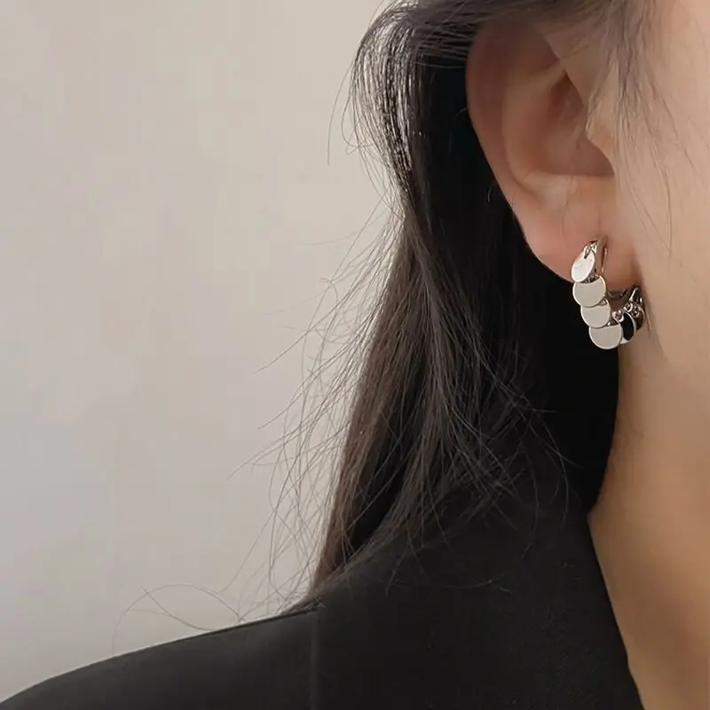 Vintage Round Hoop Earring for Women Delicate Korean Cool Girl Earring Bride Wedding Engagement Jewelry Gift
Vintage Round Hoop Earring for Women Delicate Korean Cool Girl Earring Bride Wedding Engagement Jewelry Gift