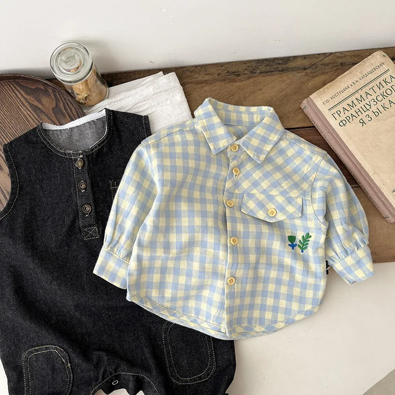 Рубашки с длинным рукавом для маленьких мальчиков, корейский стиль, весна-осень 2024, хлопковые клетчатые тонкие пальто для маленьких мальчиков, топы с вышивкой на пуговицах для младенцев
Рубашки с длинным рукавом для маленьких мальчиков, корейский стиль, весна-осень 2024, хлопковые клетчатые тонкие пальто для маленьких мальчиков, топы с вышивкой на пуговицах для младенцев