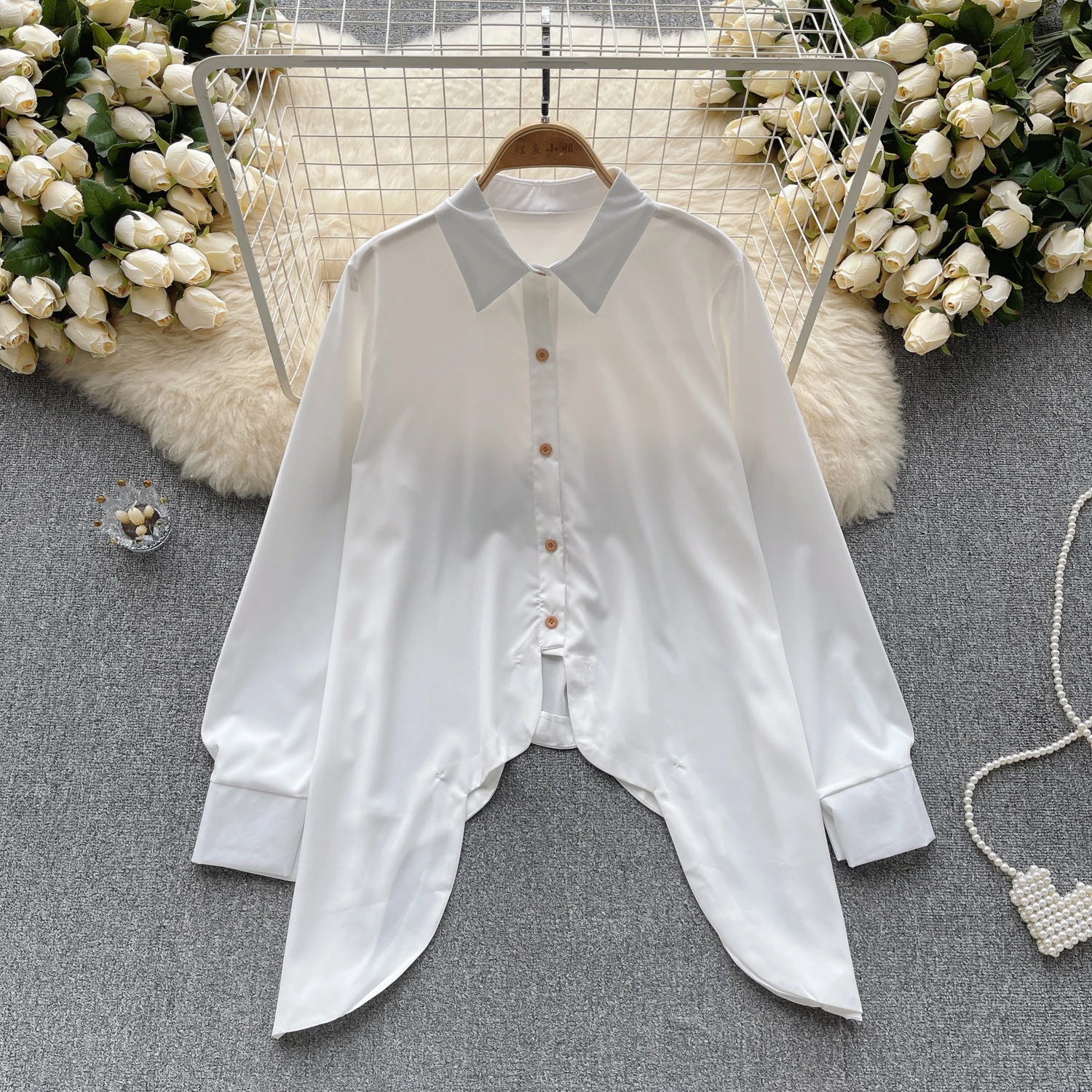 VANOVICH Summer New Polo Neck Asymmetrical Casual Shirt Women's Summer New Design Light Luxury Temperament White Loose Shirt
VANOVICH Summer New Polo Neck Asymmetrical Casual Shirt Women's Summer New Design Light Luxury Temperament White Loose Shirt