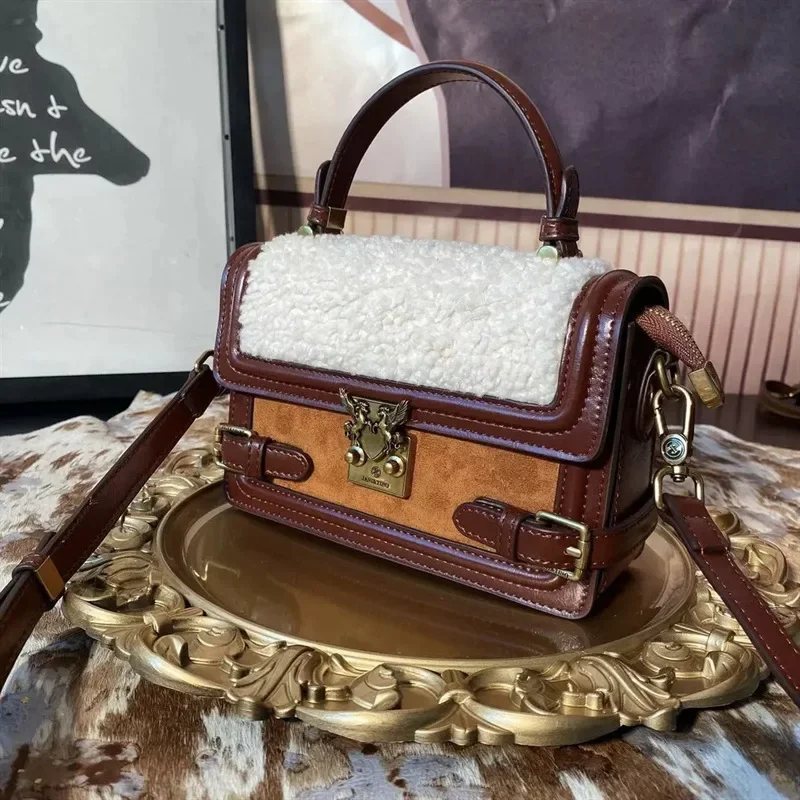 

Luxurious Contrast Plush Lock Handbag 100% Leather Women's Bag and Purse 2023 New Wallet One-Shoulder Satchels Sac Gg Cc