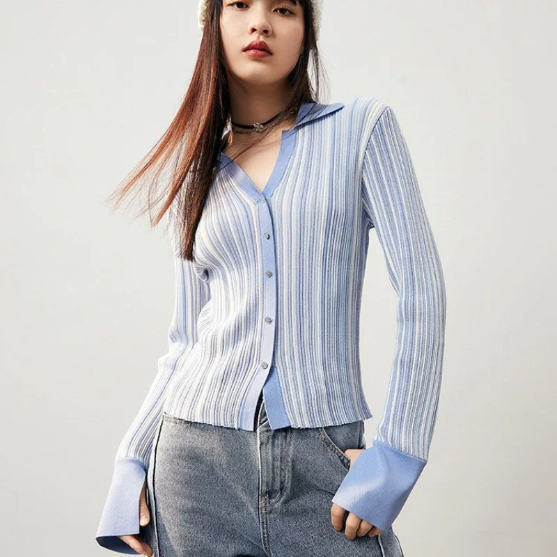 French vintage striped knit cardigan 2022 early autumn long sleeves stitching Temperament Slim bolero women knitted sweater
French vintage striped knit cardigan 2022 early autumn long sleeves stitching Temperament Slim bolero women knitted sweater