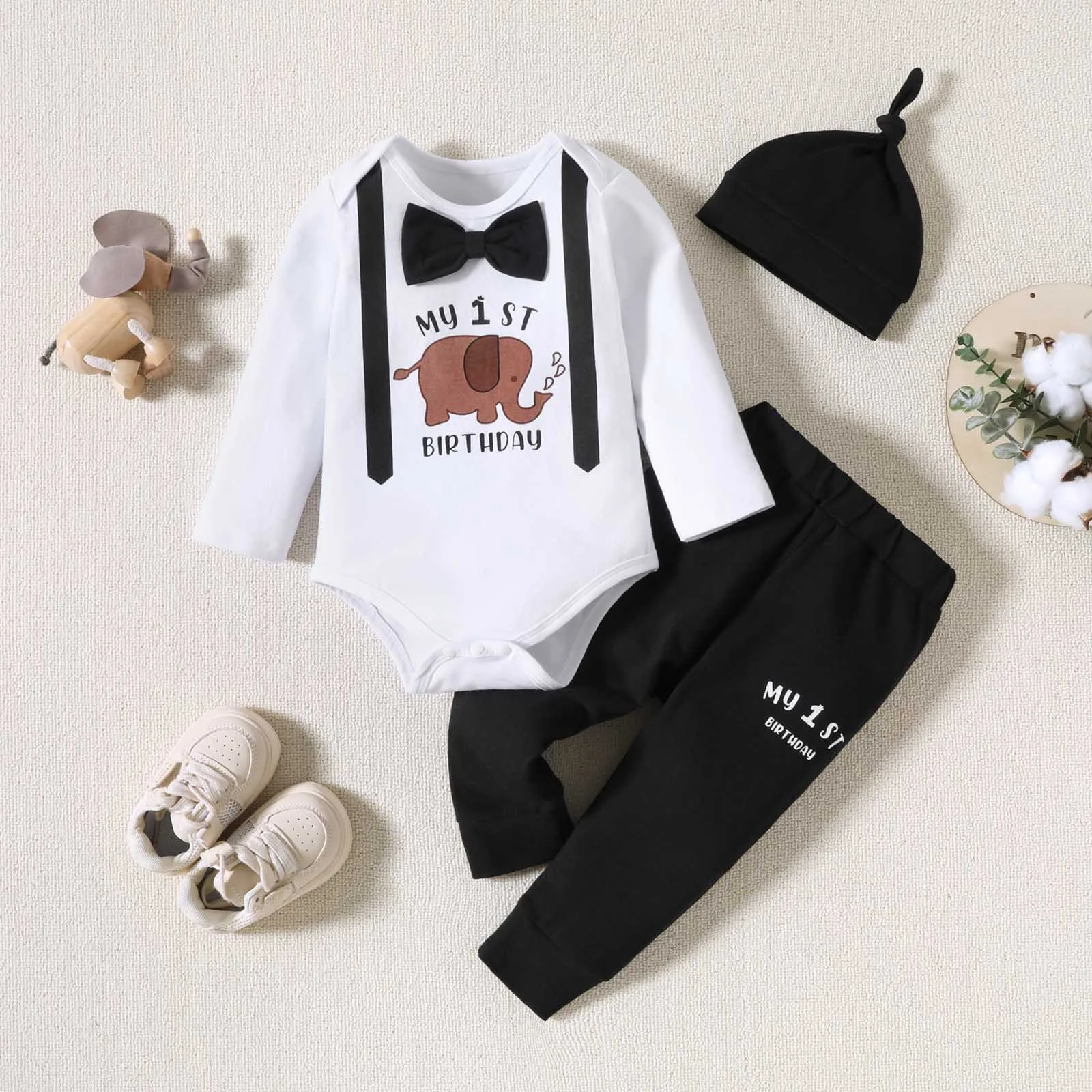 

Комплекты одежды для маленьких мальчиков, комплект из 3 предметов для новорожденных, одежда с бантом и буквенным принтом, комбинезон с длинными рукавами + брюки + шапочка, комплект для младенцев
