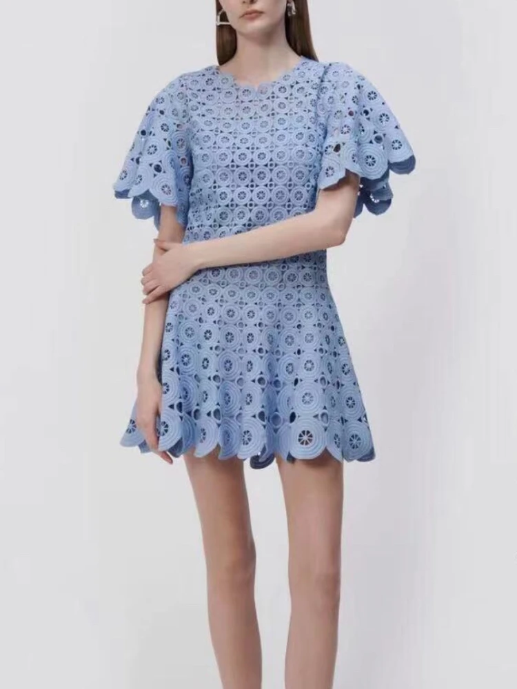 Top Quality 2023 Summer New Collection Simkhai Blue Short Sleeve Hollow Out Lace Mini Dress for Fashion Women
Top Quality 2023 Summer New Collection Simkhai Blue Short Sleeve Hollow Out Lace Mini Dress for Fashion Women