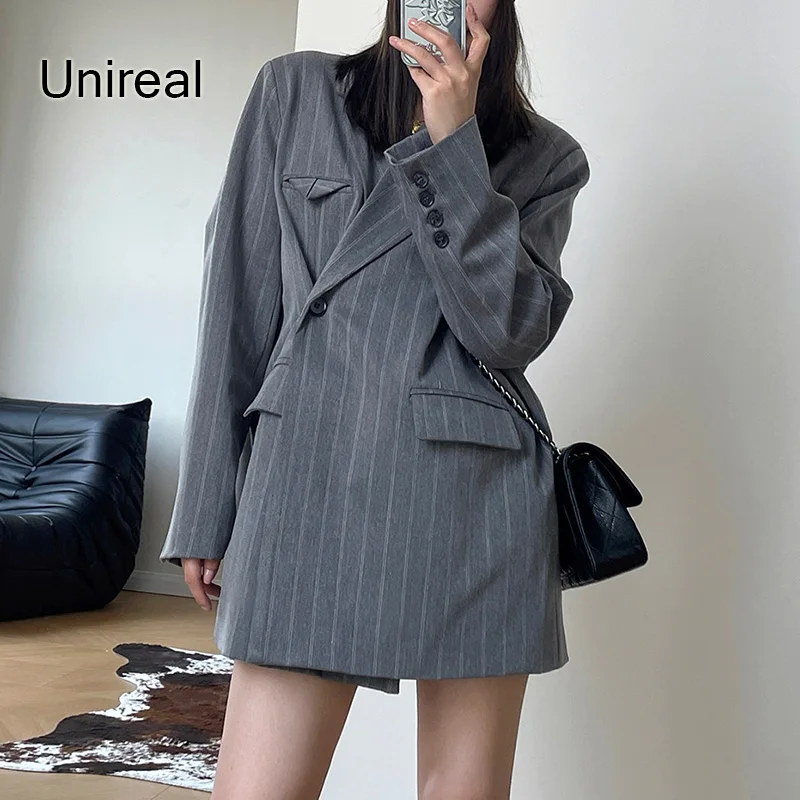 Unireal 2022 Autumn Women Striped Blazer Oversized Coats Outwear Vintage Casual Loose Blazer Streetwear Suit Jackets
Unireal 2022 Autumn Women Striped Blazer Oversized Coats Outwear Vintage Casual Loose Blazer Streetwear Suit Jackets