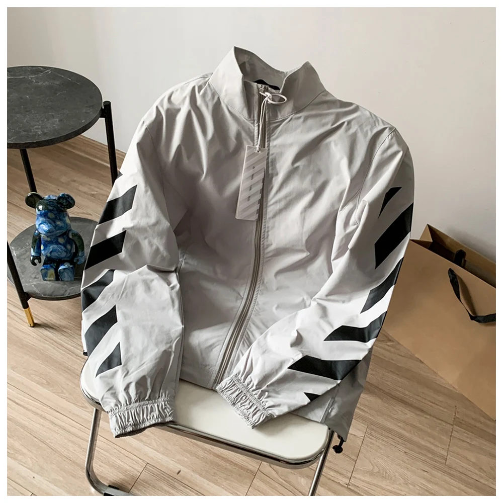 High-end 1:1 Autumn Men's OW23ss Autumn New Striped Long Sleeve Stand Collar Windbreaker Double-layer Mesh Jacket Outerwear
High-end 1:1 Autumn Men's OW23ss Autumn New Striped Long Sleeve Stand Collar Windbreaker Double-layer Mesh Jacket Outerwear