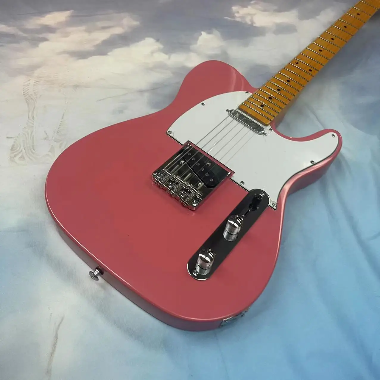 

Электрическая гитара Tele с разрезом на 6 струн, розовый корпус, с высоким блеском, белая защитная пластина, кленовый гриф, Кленовая дорожка, одна