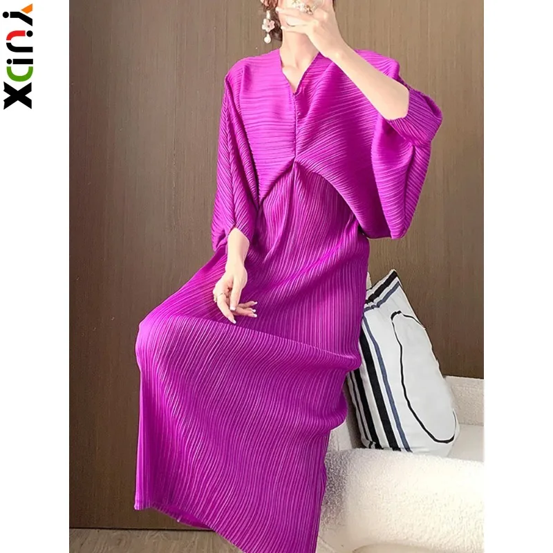 

YUDX Miyake Pleated V Neck Dress Women Batwing Sleeve Loose Niche Design New 2024 Spring 2024 Female Clothing Solid Color