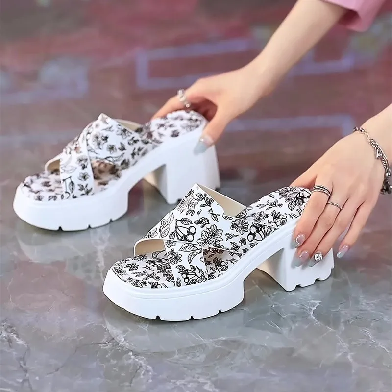 New Trendy Versatile Thick Sole Open Toe Printed Women's 2024 Summer Elegance Comfortable Thick High Heel One Line Cool Slippers
New Trendy Versatile Thick Sole Open Toe Printed Women's 2024 Summer Elegance Comfortable Thick High Heel One Line Cool Slippers