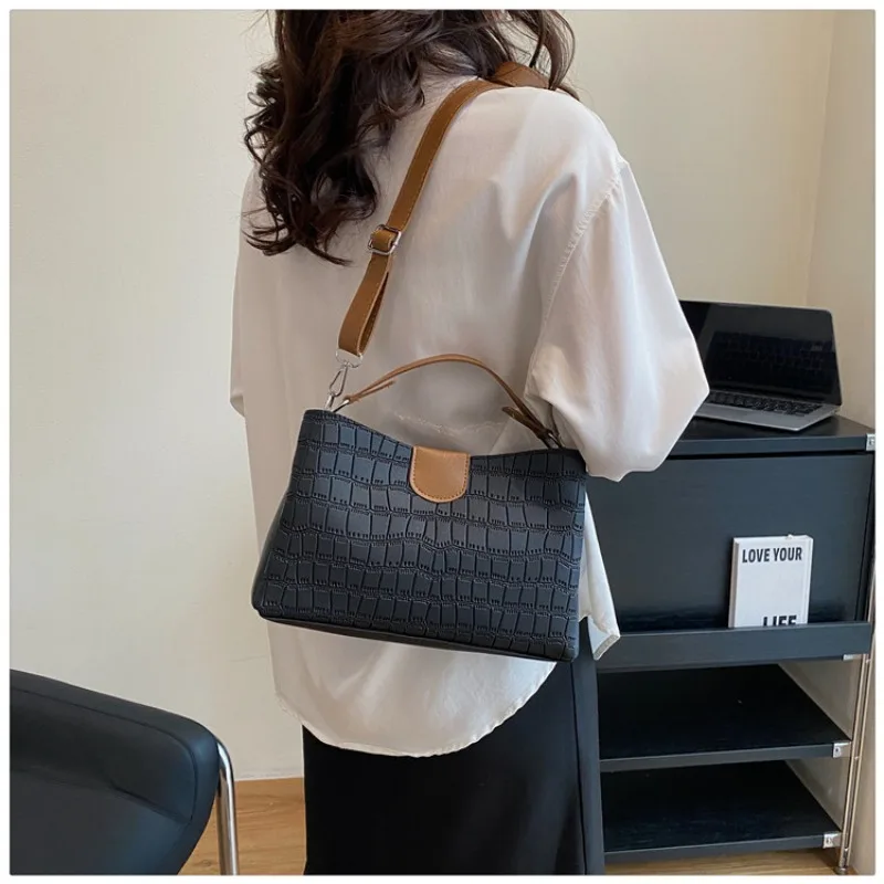 Crocodile Pattern Shoulder Bag Two Piece Set Women's Shoulder Bag Women's Autumn New Tote Handbag Shoulder Crossbody Bag
Crocodile Pattern Shoulder Bag Two Piece Set Women's Shoulder Bag Women's Autumn New Tote Handbag Shoulder Crossbody Bag