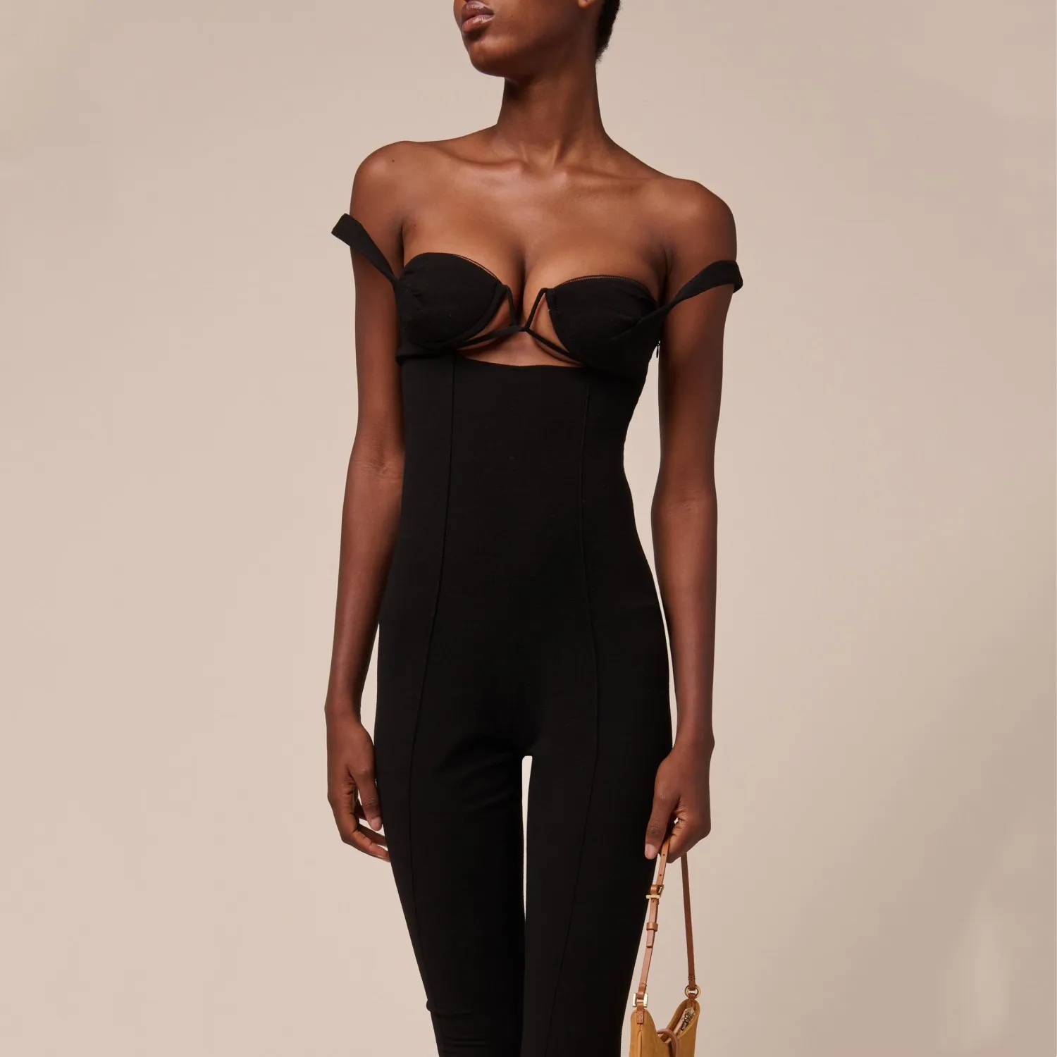 2023 New Arrival Women Black Color Sleeveless Sexy Off-The-Shoulder Hollow Out Rayon Bandage Jumpsuit Evening Party Jumpsuit
2023 New Arrival Women Black Color Sleeveless Sexy Off-The-Shoulder Hollow Out Rayon Bandage Jumpsuit Evening Party Jumpsuit