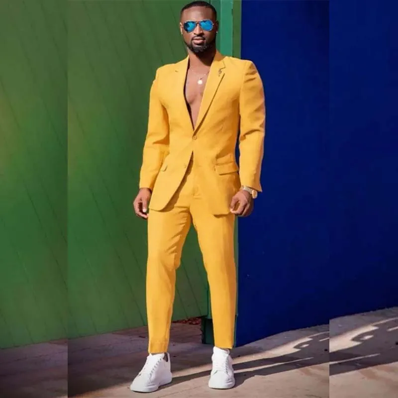Мужские повседневные Костюмы, желтые облегающие однобортные костюмы с вырезом на лацканах, комплект из 2 предметов, пиджак и брюки для выпускного, женский роскошный костюм 
Мужские повседневные Костюмы, желтые облегающие однобортные костюмы с вырезом на лацканах, комплект из 2 предметов, пиджак и брюки для выпускного, женский роскошный костюм