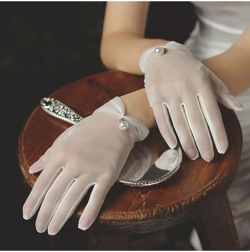 

Elegant Bridal Wedding White Short Gloves Tulle Pearls Beading Women Bride Bridesmaid Finger Wrist Gloves guantes blancos niña