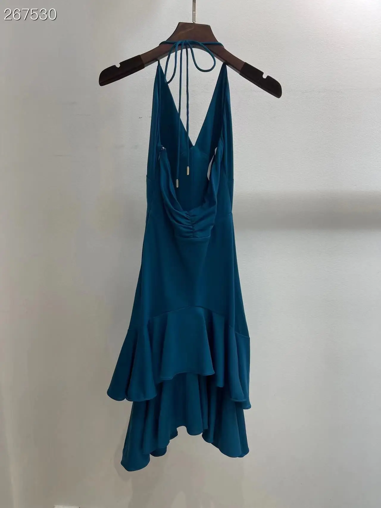 Fyion 2022 Women's Summer Runway High Quality Spaghetti Strap Midi Blue Dress Sexy Party Solid V-Neck Ruffles Dresses
Fyion 2022 Women's Summer Runway High Quality Spaghetti Strap Midi Blue Dress Sexy Party Solid V-Neck Ruffles Dresses