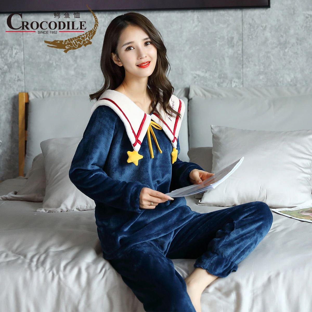 Crocodile 2022 Newest Winter Lapel Warm Thick Coral Fleece Women's Pajamas Bow-pattern Navy-blue Long Sleeve Homewear Women Sets
Crocodile 2022 Newest Winter Lapel Warm Thick Coral Fleece Women's Pajamas Bow-pattern Navy-blue Long Sleeve Homewear Women Sets