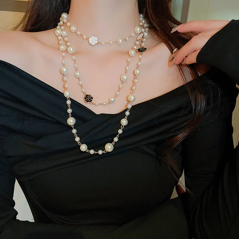 

Double Layer Twin Black and White Camellia Pearl Long Necklace Sweater Clavicle Chain Necklace Women