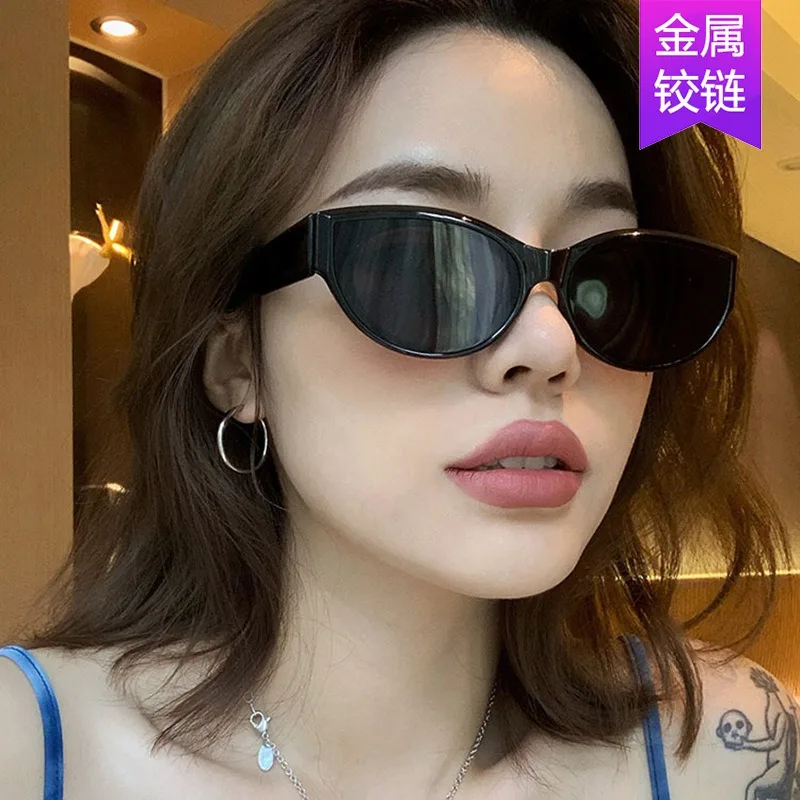 Europe and the United States personality sunglasses new retro hip hop elliptical sunglasses street shooting fashion
Europe and the United States personality sunglasses new retro hip hop elliptical sunglasses street shooting fashion